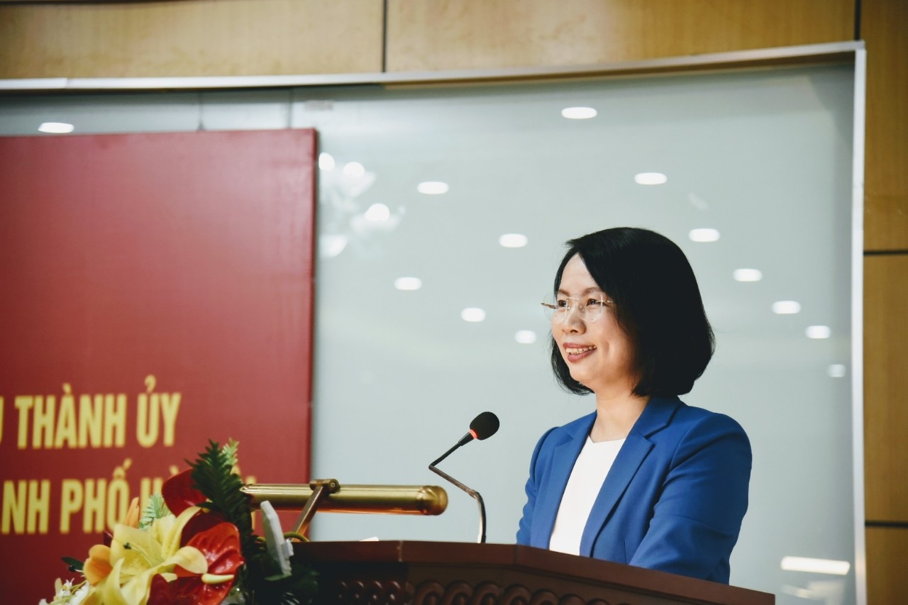 Đồng chí Bùi Huyền Mai giữ chức vụ Bí thư Đảng đoàn LĐLĐ thành phố Hà Nội dong chi bui huyen mai giu chuc vu bi thu dang doan ldld thanh pho ha noi