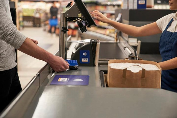 Vì sao tăng lương tối thiểu vùng mà người lao động vẫn không hết chật vật