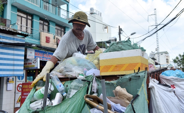 phat xa rac thai nang nhu phat uong bia ruou khi lai xe gay nhieu tranh cai