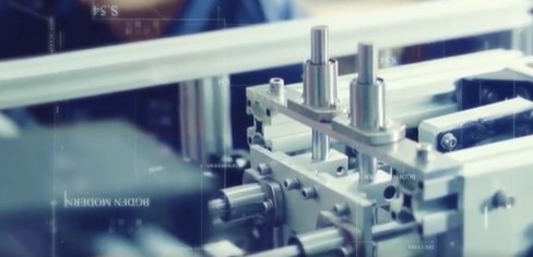 nhom sinh vien phat minh thanh cong may lay to tu cay sen dau tien o viet nam