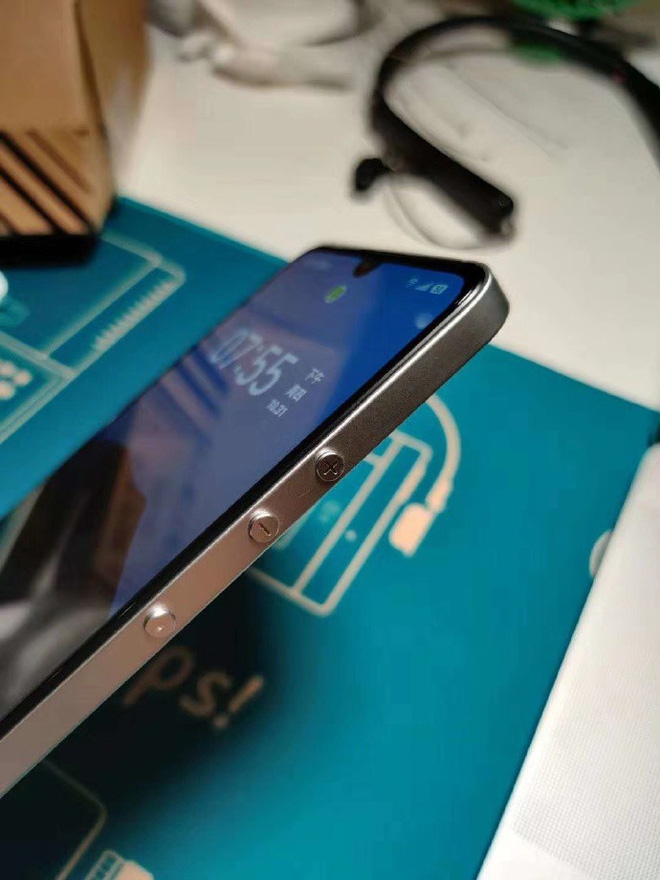 smartisan nut pro 3 chiec dien thoai dau tay cua tiktok san xuat da co mat o viet nam