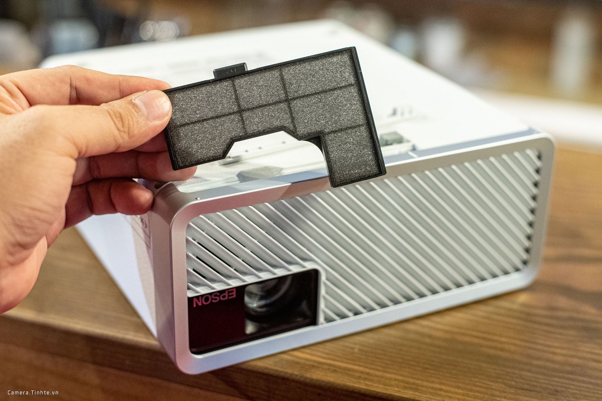 epson ef 100 may chieu 3lcd laser nho nhat the gioi da co mat tai viet nam