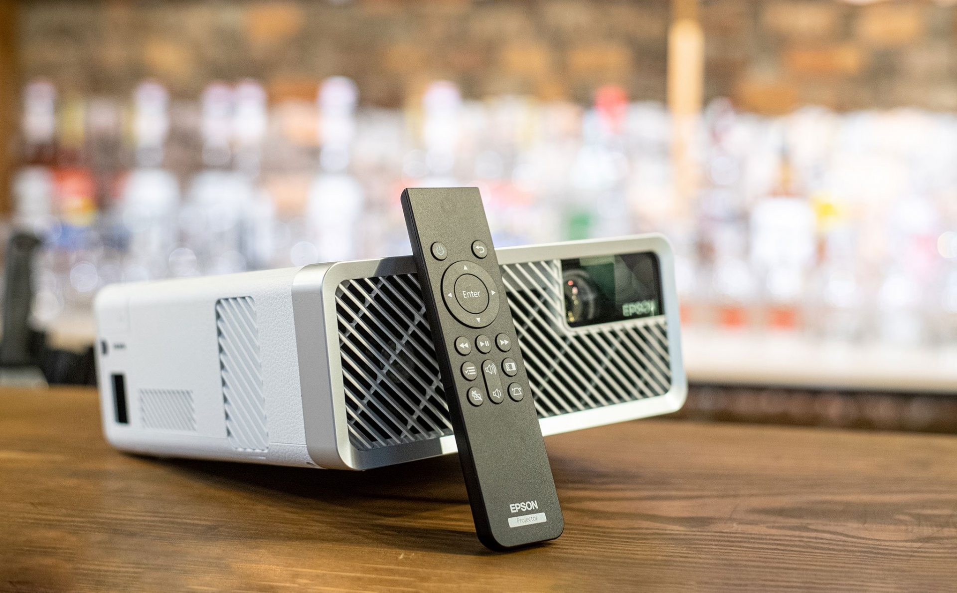 Epson EF-100 máy chiếu 3LCD laser nhỏ nhất thế giới đã có mặt tại Việt Nam