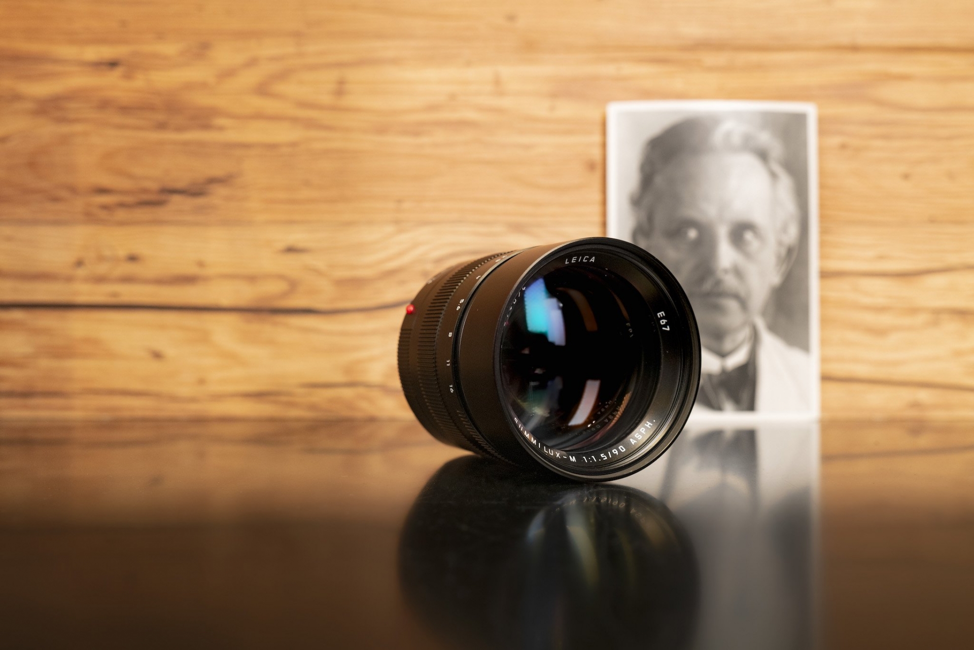 Ra mắt máy ảnh Leica M10-P Ghost Edition cùng ống kính Summilux-M 90mm F1.5 ASPH ra mat may anh leica m10 p ghost edition cung ong kinh summilux m 90mm f15 asph