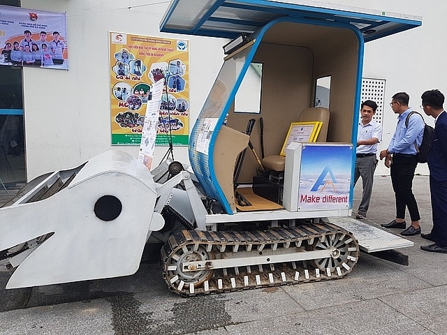 may don rac tren bai bien su sang tao cua nhom sinh vien da nang