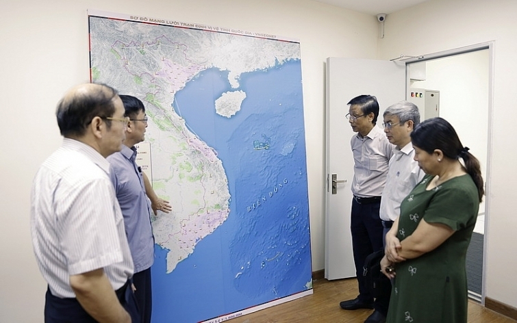 Việt Nam ra mắt mạng lưới trạm định vị vệ tinh tiêu chuẩn quốc tế viet nam ra mat mang luoi tram dinh vi ve tinh tieu chuan quoc te