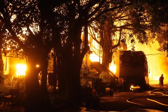 TP Hồ Chí Minh: Đang cháy cực lớn tại Công ty Phú Thịnh chuyên về nệm ghế tp ho chi minh dang chay cuc lon tai cong ty phu thinh chuyen ve nem ghe