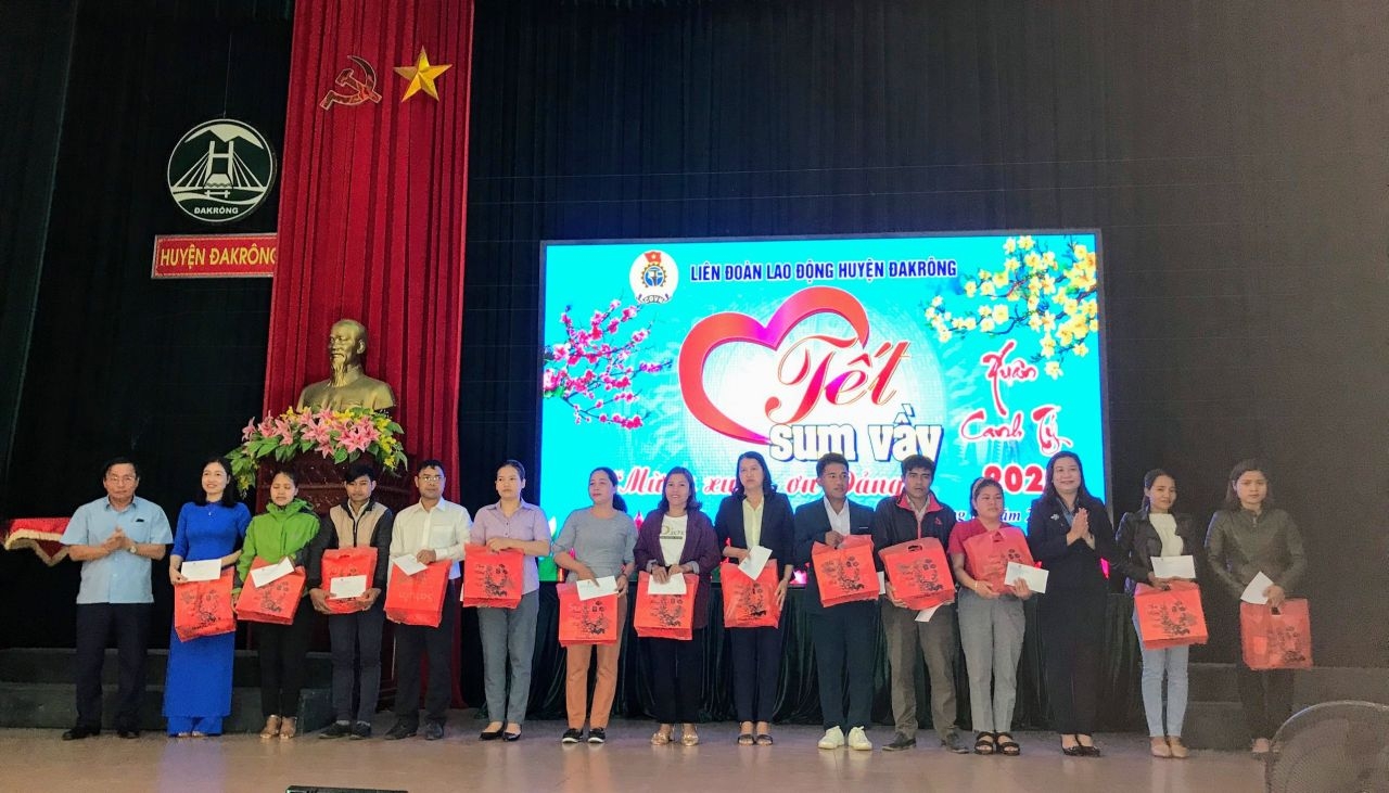 Quảng Trị: LĐLĐ huyện Đakrông tổ chức "Tết sum vầy" cho người lao động nghèo quang tri ldld huyen dakrong to chuc tet sum vay cho nguoi lao dong ngheo