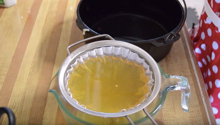 Bí quyết bảo quản và tái sử dụng dầu chiên an toàn bi quyet bao quan va tai su dung dau chien an toan