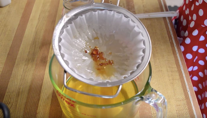 Bí quyết bảo quản và tái sử dụng dầu chiên an toàn bi quyet bao quan va tai su dung dau chien an toan