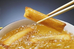 Bí quyết bảo quản và tái sử dụng dầu chiên an toàn