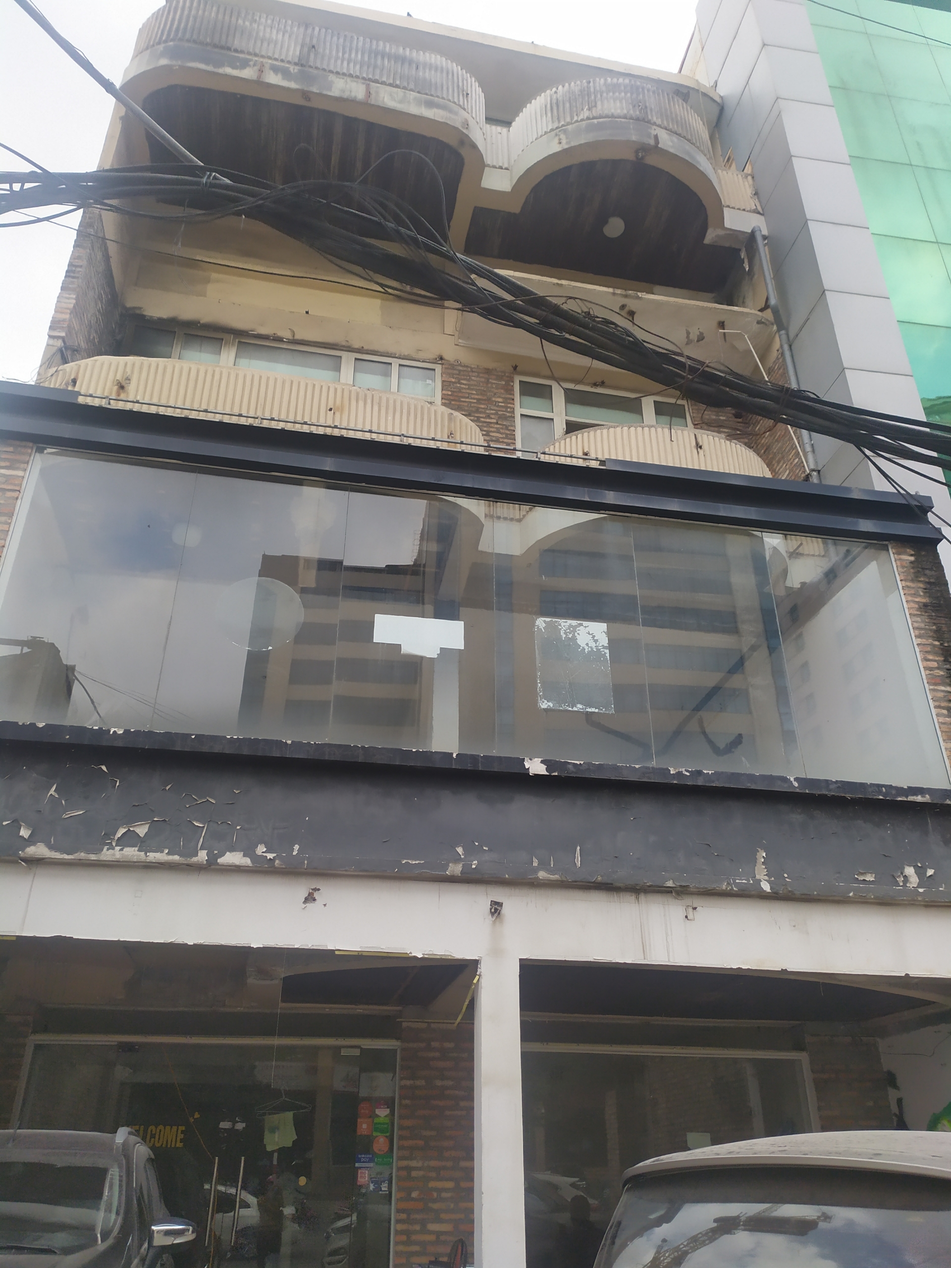 khach hang mon hue to nguyen lieu chat luong kem thit oi thiu