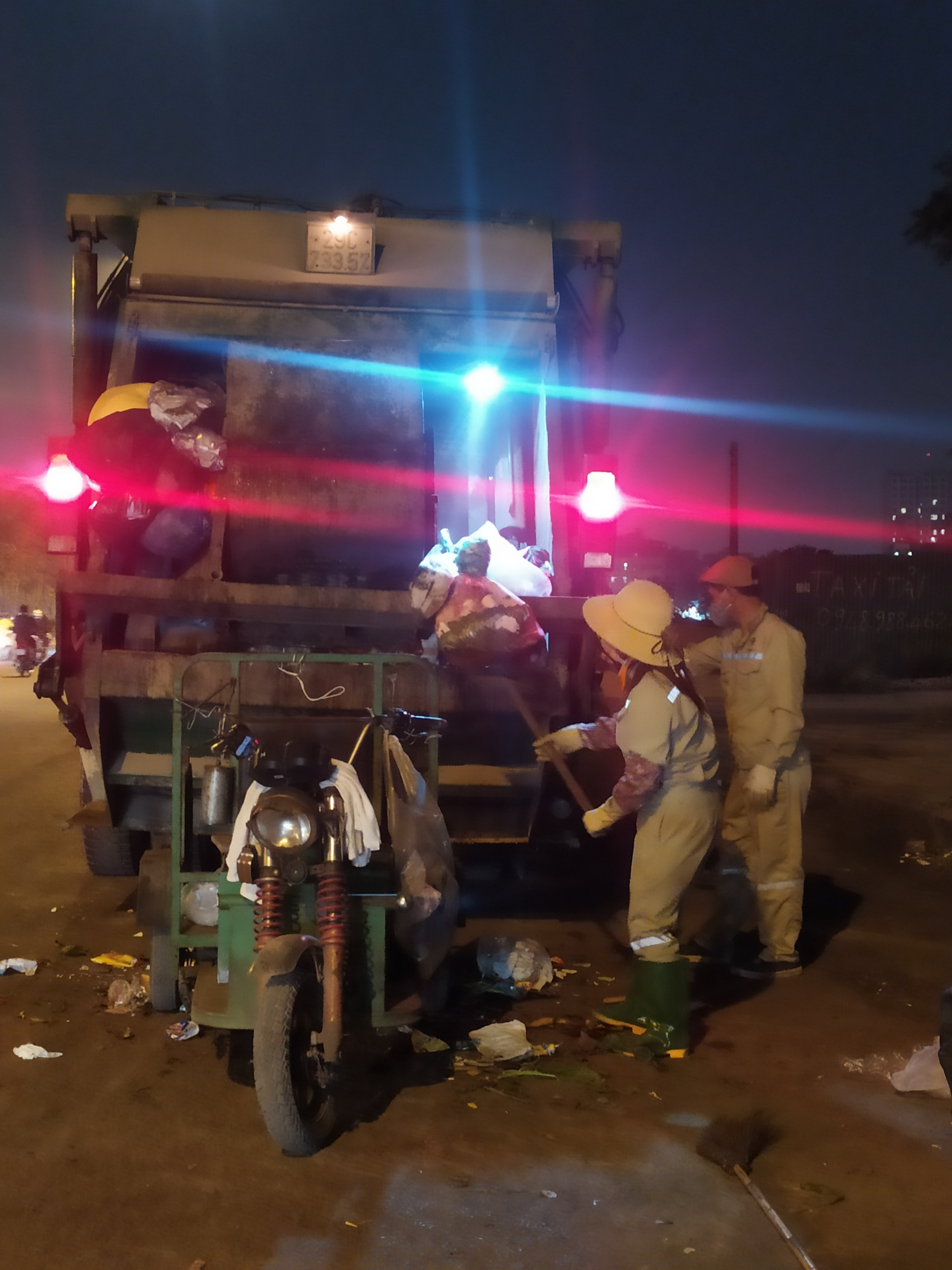 nhung canh doi lao cong nhoc nhan muu sinh lam sach pho phuong