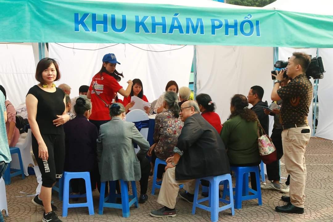 kham mien phi 4 benh nguy hiem cho nguoi dan tai pho di bo ho guom