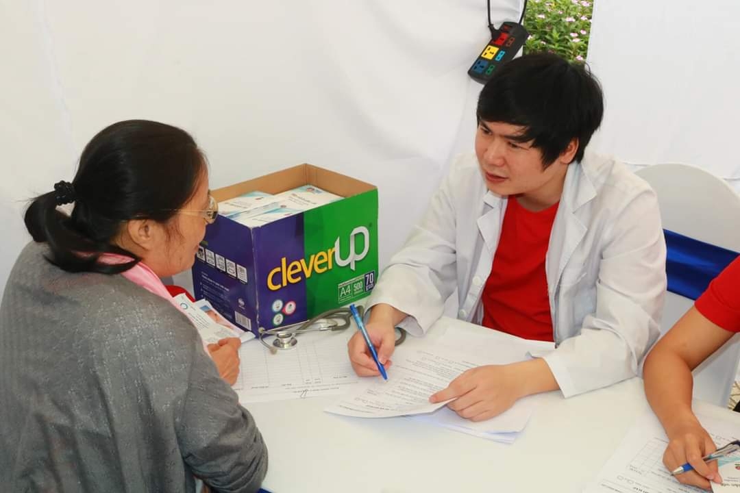 kham mien phi 4 benh nguy hiem cho nguoi dan tai pho di bo ho guom