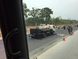 Nam công nhân bị tử vong do xe bồn tưới nhựa đường cán lên người