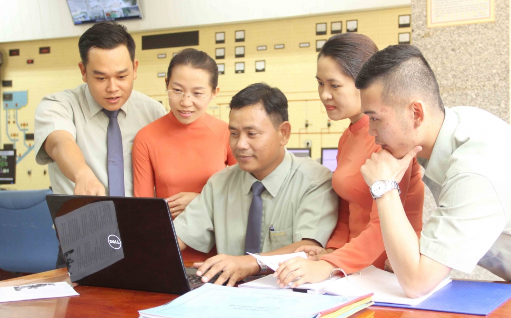 nhan to quan trong trong viec nang cao chat luong doi ngu can bo cong doan