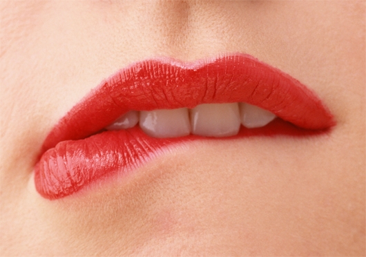 Đôi môi trở nên căng mọng, hồng hào nhờ 5 mẹo vặt này doi moi tro nen cang mong hong hao nho 5 meo vat nay