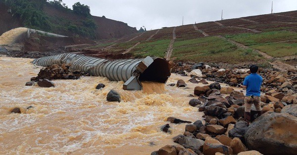 Vụ kẹt cửa xả thủy điện đe dọa nhiều tỉnh: Chủ đầu tư chủ quan, lơ là vu ket cua xa thuy dien de doa nhieu tinh chu dau tu chu quan lo la