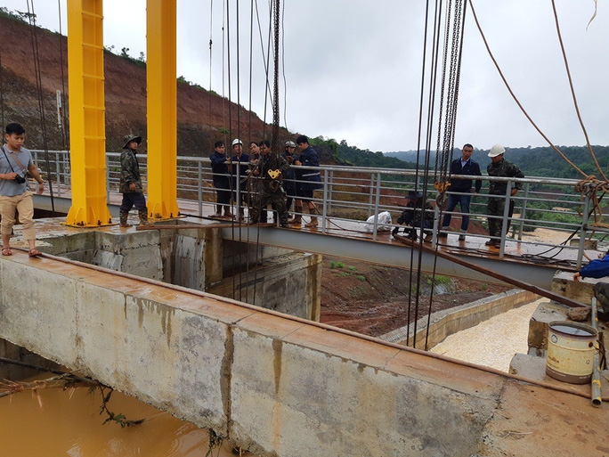 Vụ kẹt cửa xả thủy điện đe dọa nhiều tỉnh: Chủ đầu tư chủ quan, lơ là vu ket cua xa thuy dien de doa nhieu tinh chu dau tu chu quan lo la