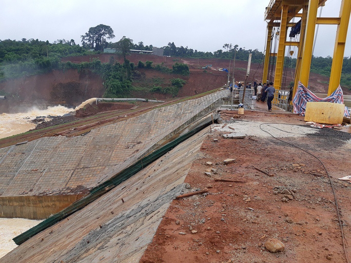 Vụ kẹt cửa xả thủy điện đe dọa nhiều tỉnh: Chủ đầu tư chủ quan, lơ là vu ket cua xa thuy dien de doa nhieu tinh chu dau tu chu quan lo la