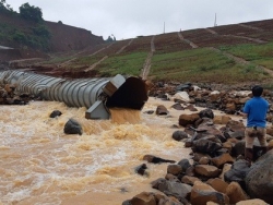 mua lon don dap thuy dien xa lu ron lu ha tinh nguy co ngap sau