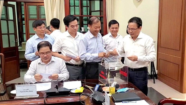 TĂNG LƯƠNG TốI THIểU VÙNG HAY KHÔNG ĐốI VớI NGƯờI LAO ĐộNG?