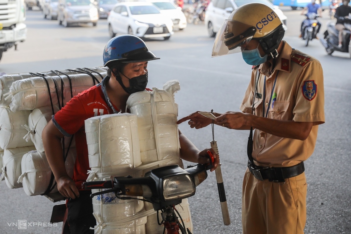 Thành phố Hồ Chí Minh: Ra quân xử phạt xe cũ nát