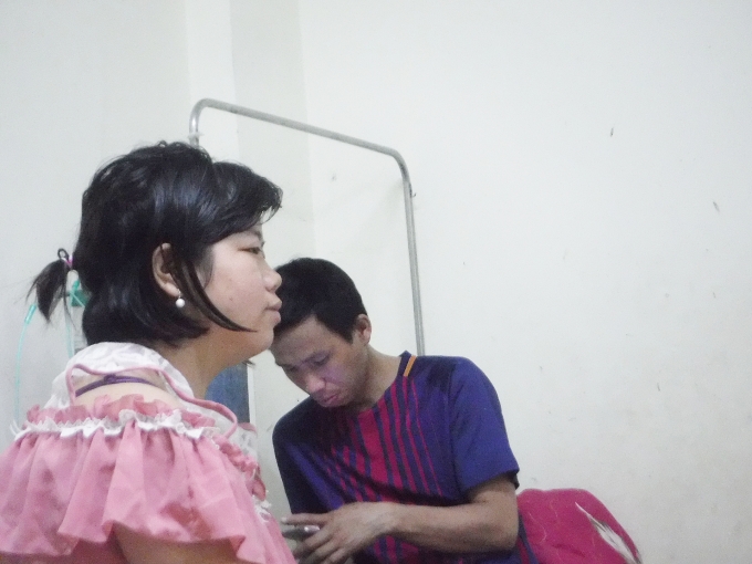 nu cong nhan bi ngo doc va nhung doi mat that than trong vien