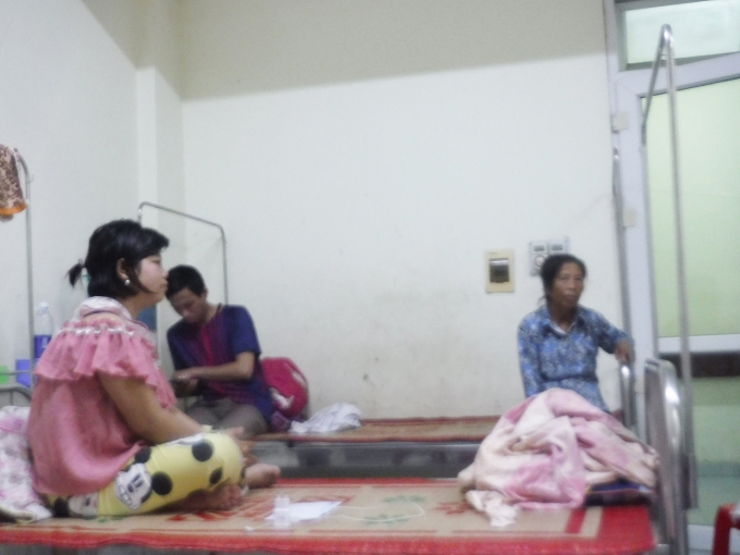 nu cong nhan bi ngo doc va nhung doi mat that than trong vien