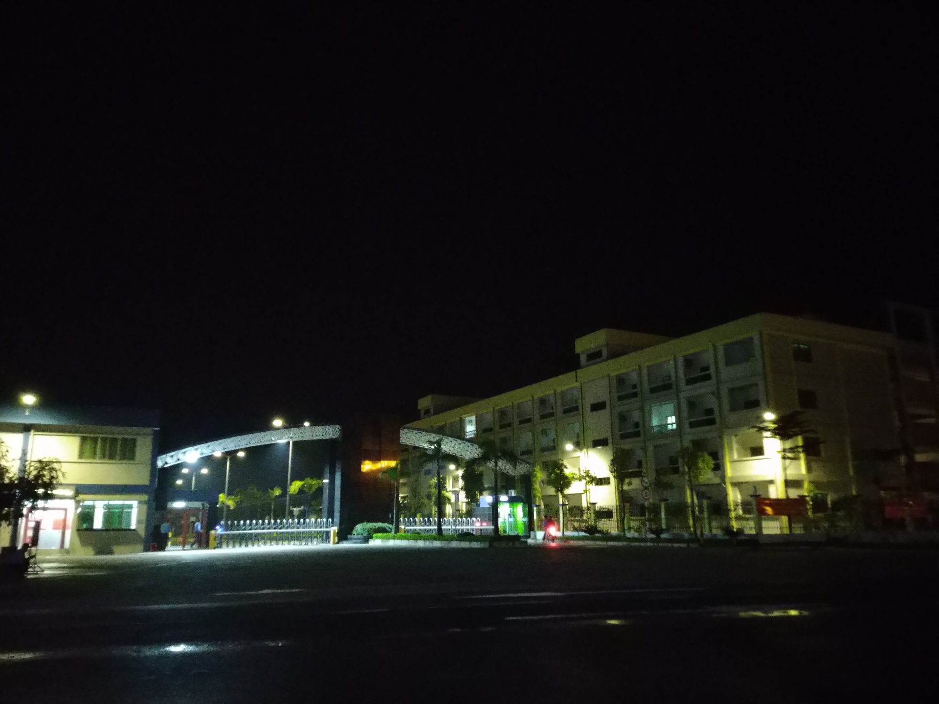 Nỗi lo gọi thành tên của công nhân và người dân quanh xưởng máy noi lo goi thanh ten cua cong nhan va nguoi dan quanh xuong may