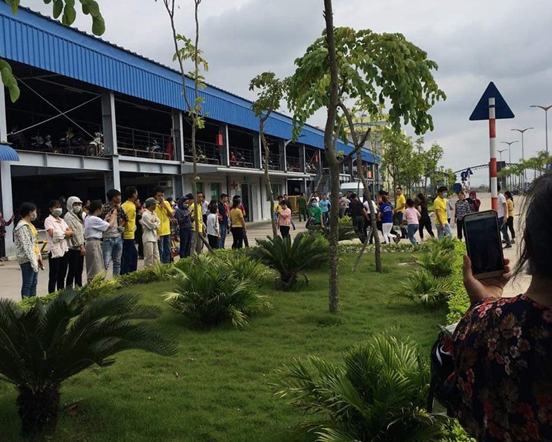 Vụ công nhân Golden Victory ngộ độc: Trách nhiệm của doanh nghiệp và cơ quan quản lý vu cong nhan golden victory ngo doc trach nhiem cua doanh nghiep va co quan quan ly