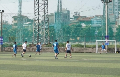 khai mac giai bong da cong nhan voi gan 300 van dong vien