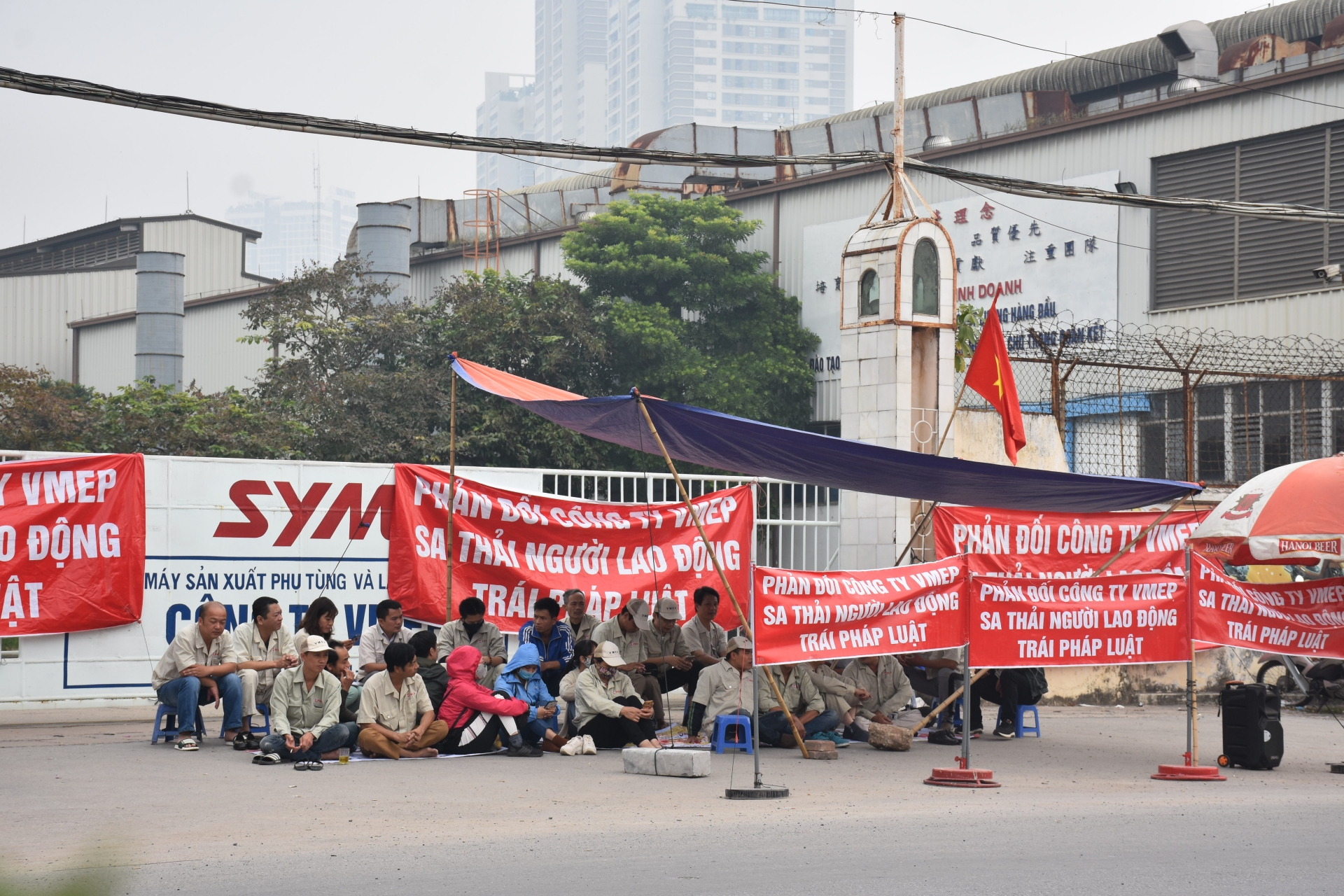hanh trang tuoi gia cua nhung cong nhan bi lay di tuoi tre