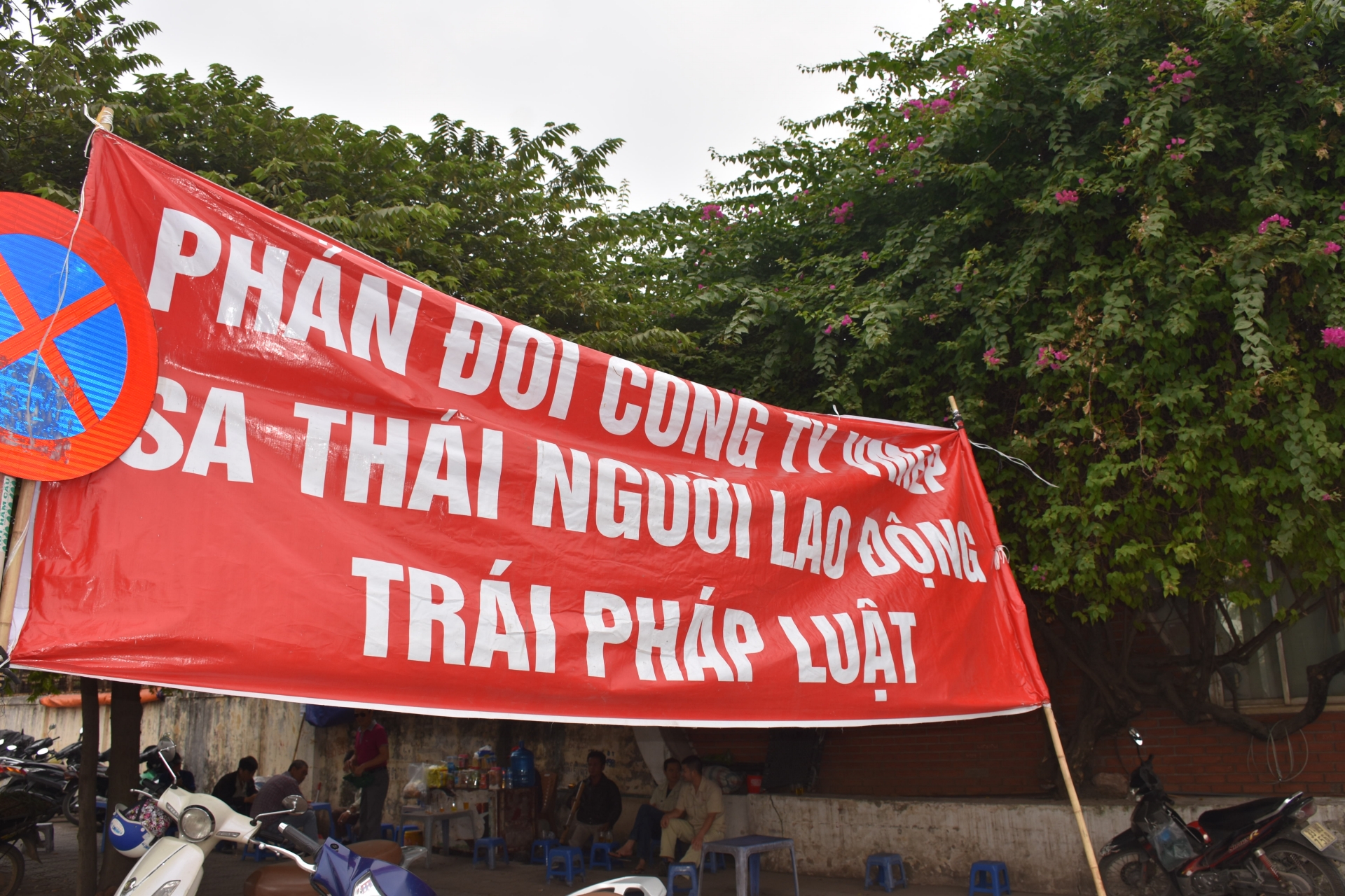 hanh trang tuoi gia cua nhung cong nhan bi lay di tuoi tre