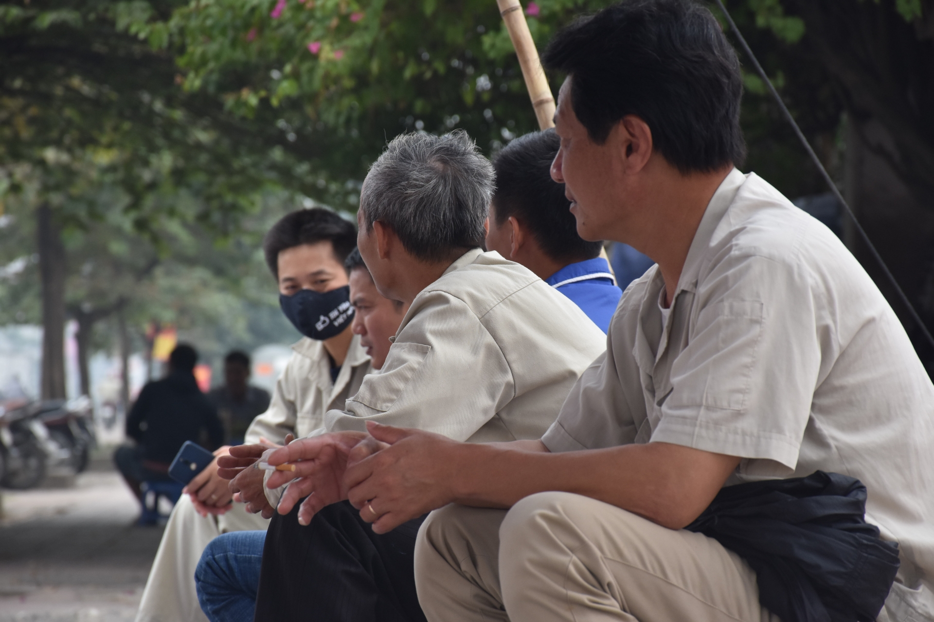 hanh trang tuoi gia cua nhung cong nhan bi lay di tuoi tre