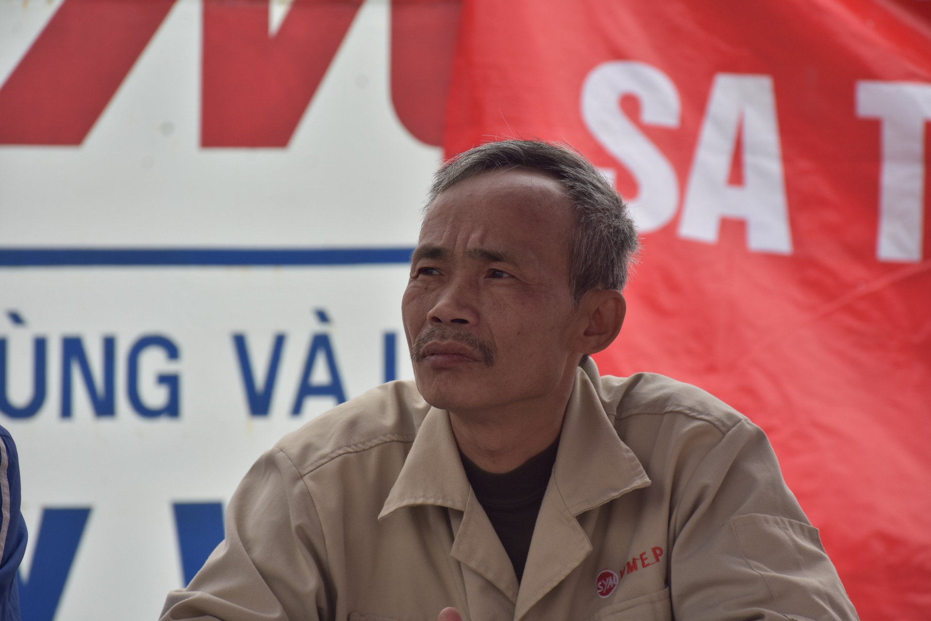 hanh trang tuoi gia cua nhung cong nhan bi lay di tuoi tre