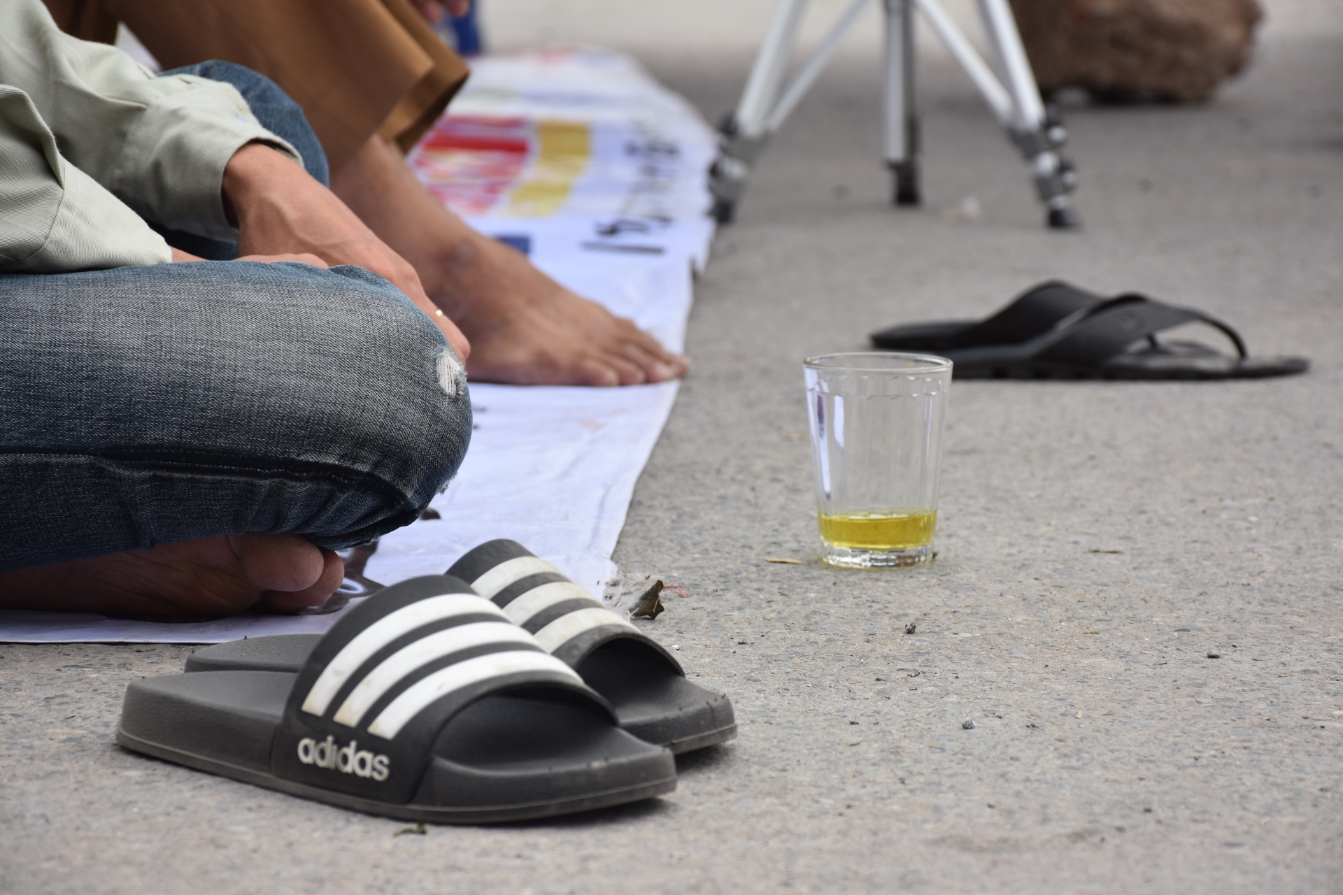 hanh trang tuoi gia cua nhung cong nhan bi lay di tuoi tre