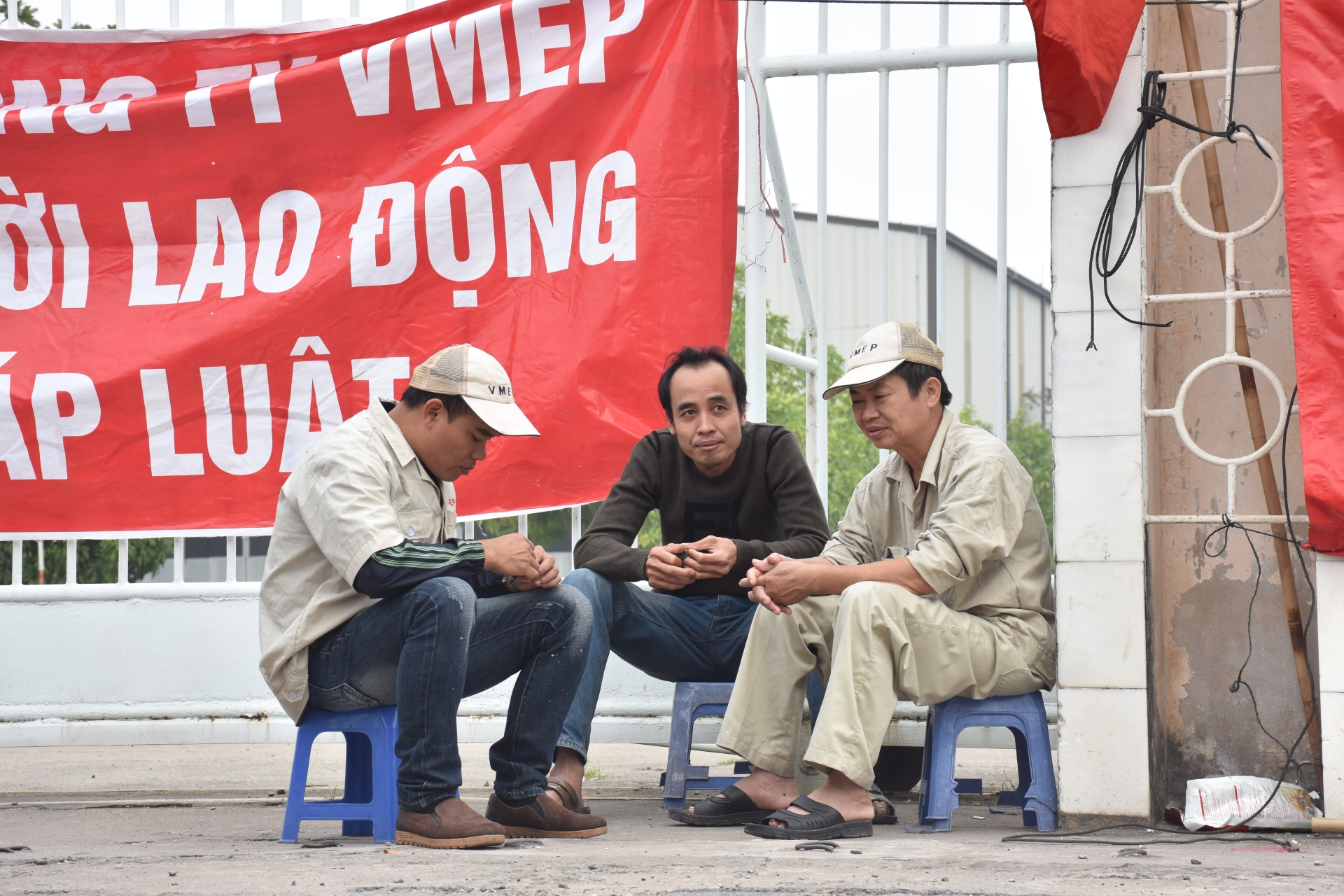 sau 8 tieng rong ra cong bo voi cong nhan vmep tro lai nhu chua bat dau