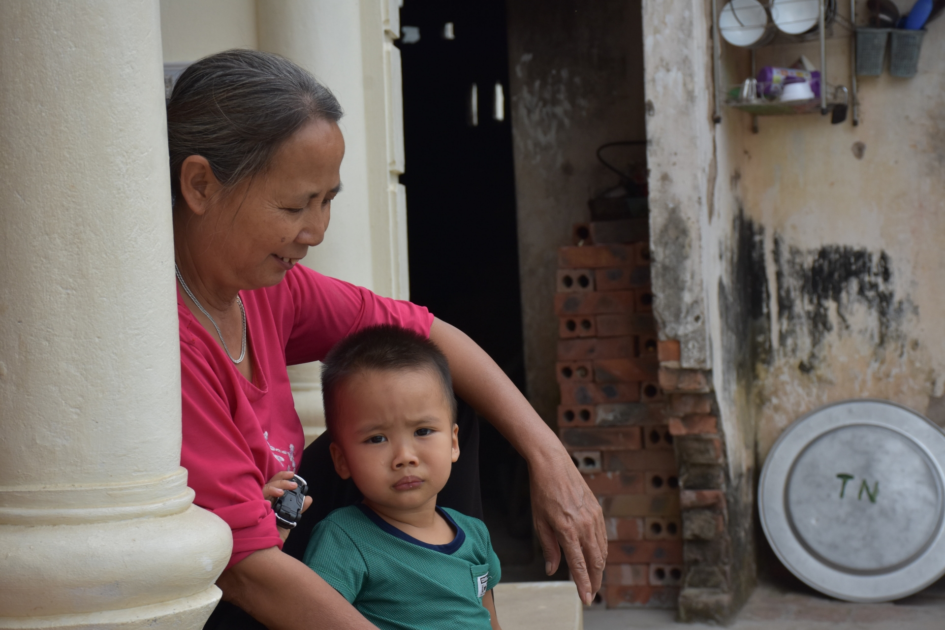 vu 149 cong nhan vmep dot nhien bi sa thai guong mat cua mot noi buon tuoi tre