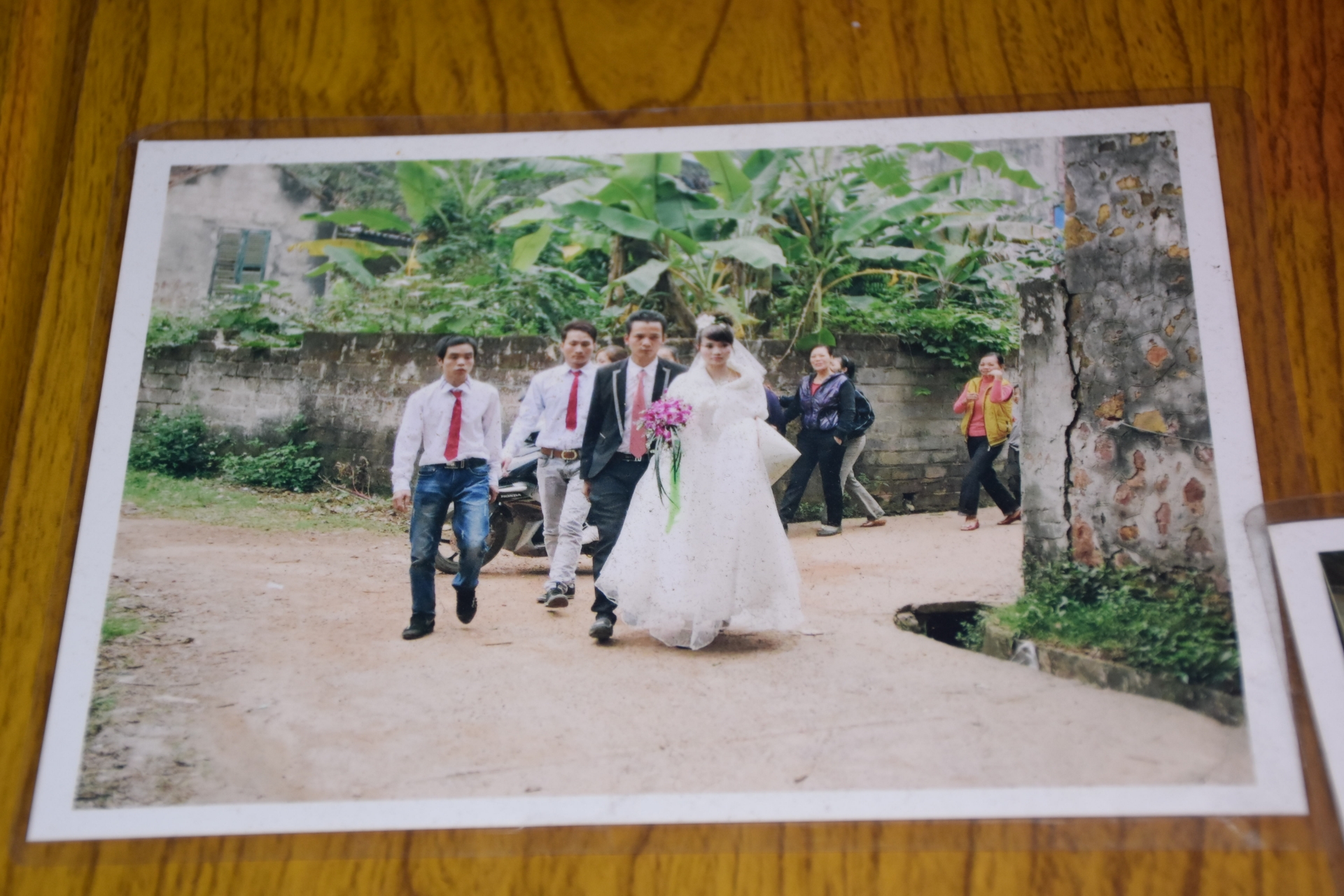 vu 149 cong nhan vmep dot nhien bi sa thai guong mat cua mot noi buon tuoi tre