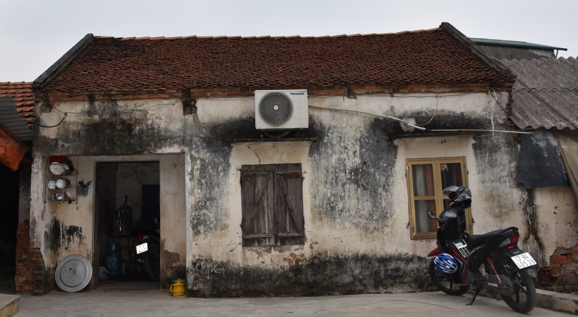 vu 149 cong nhan vmep dot nhien bi sa thai guong mat cua mot noi buon tuoi tre