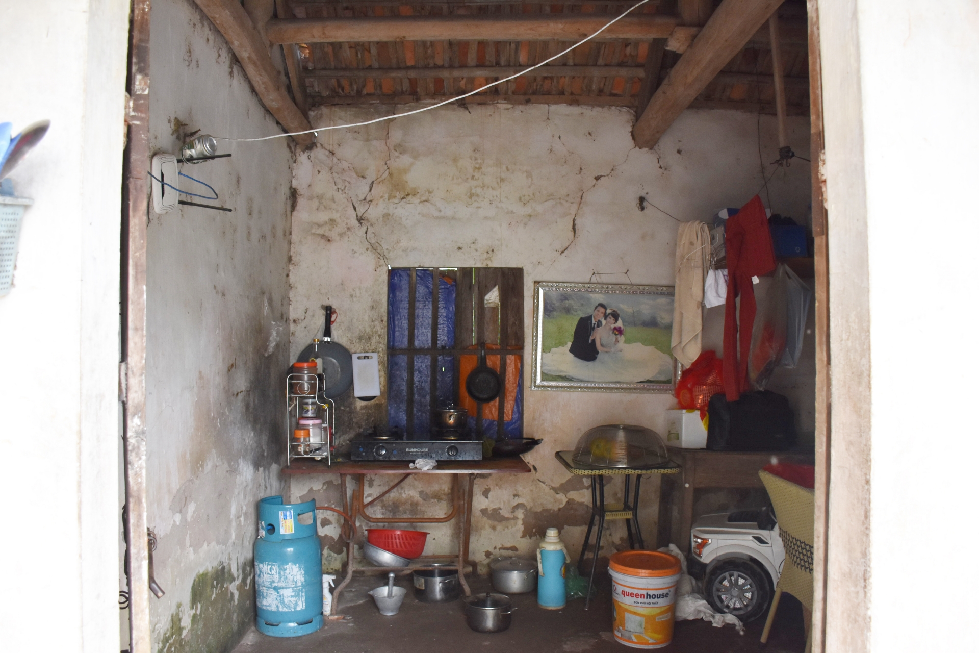 vu 149 cong nhan vmep dot nhien bi sa thai guong mat cua mot noi buon tuoi tre