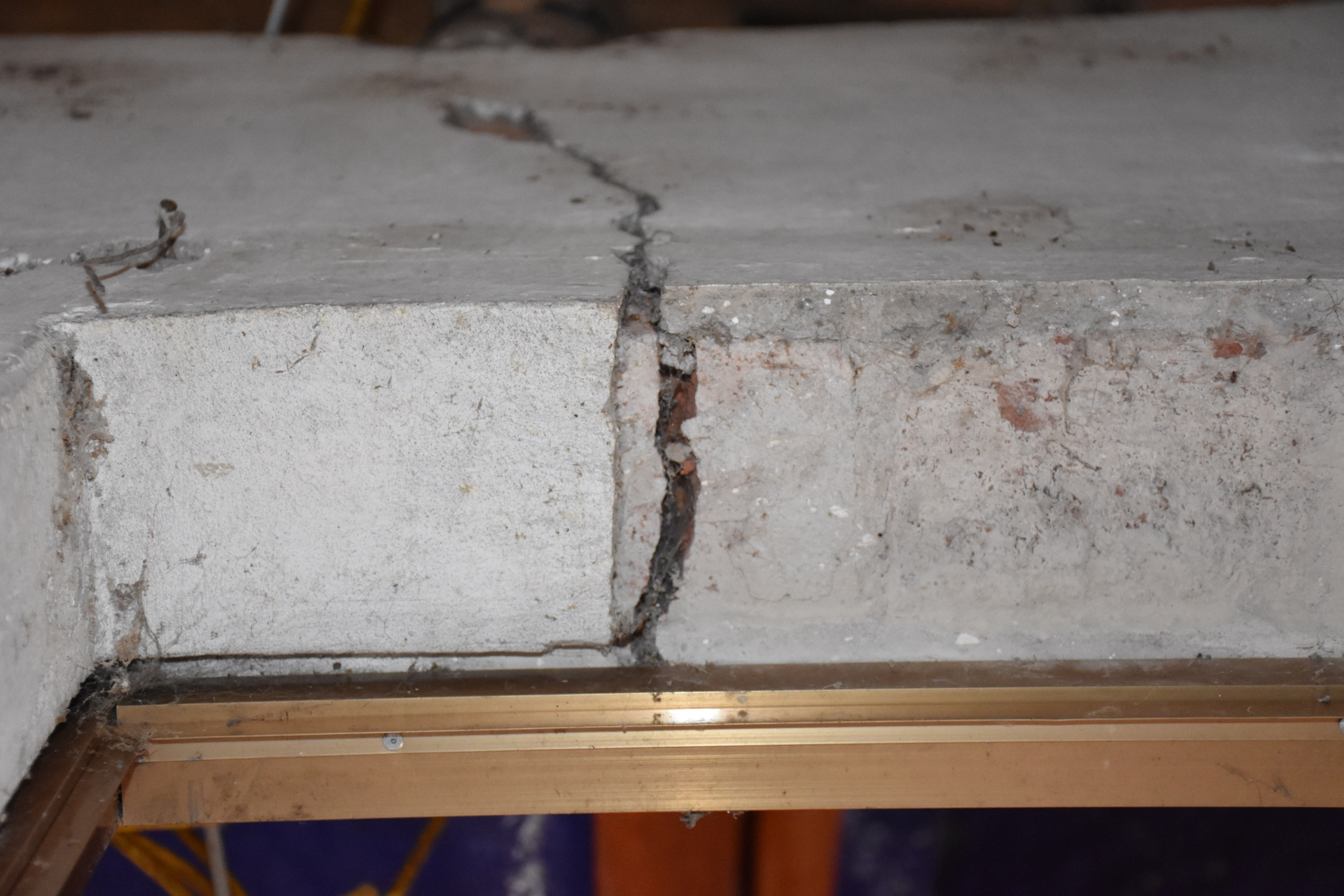 vu 149 cong nhan vmep dot nhien bi sa thai guong mat cua mot noi buon tuoi tre