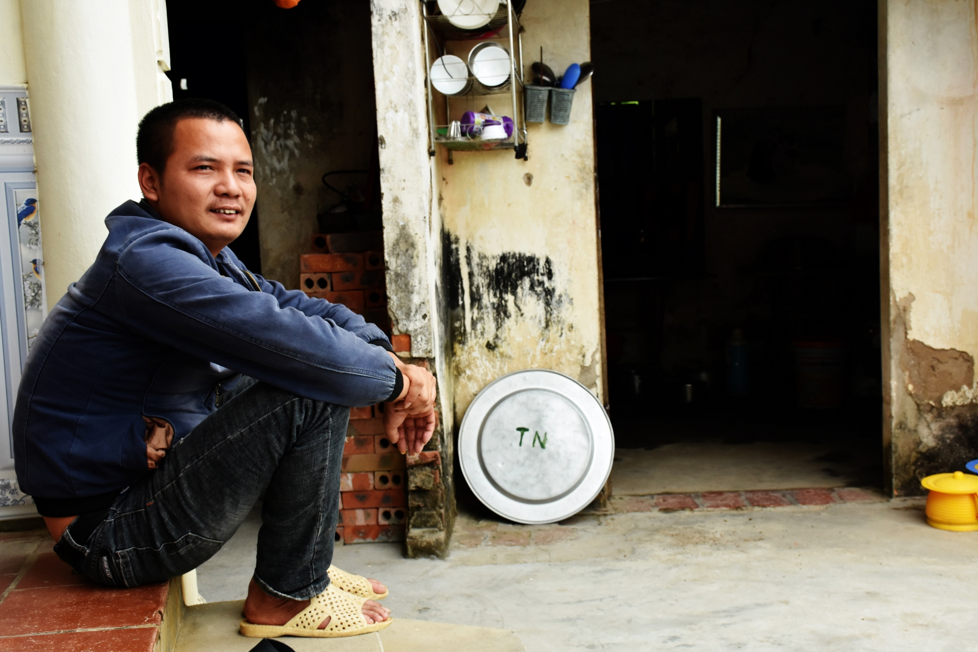 vu 149 cong nhan vmep dot nhien bi sa thai guong mat cua mot noi buon tuoi tre