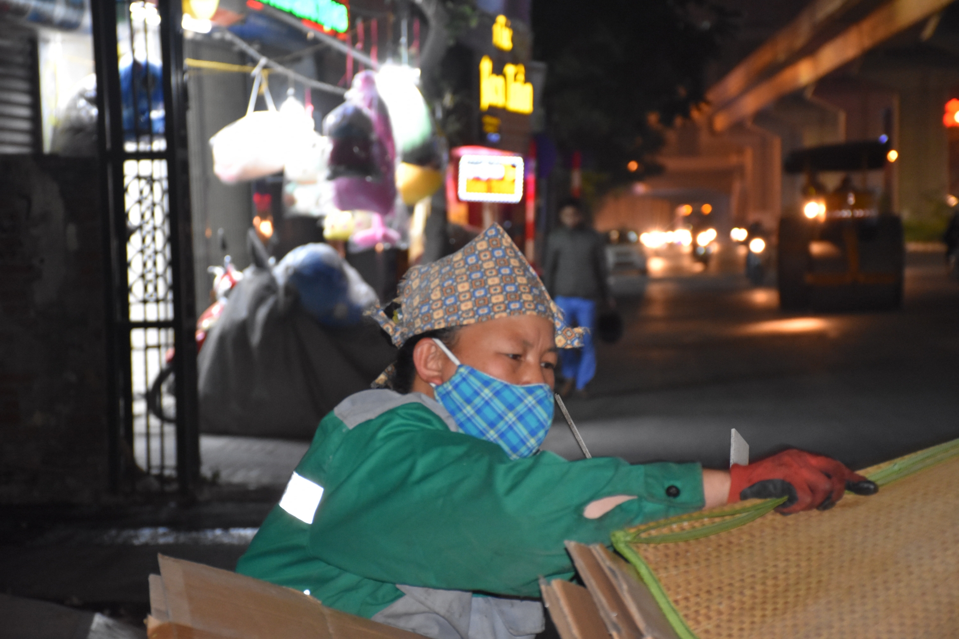 Những người giữ phố sạch sẽ trong đêm, ngay cả khi gió mùa đông bắc tràn về nhung nguoi giu pho sach se trong dem ngay ca khi gio mua dong bac tran ve