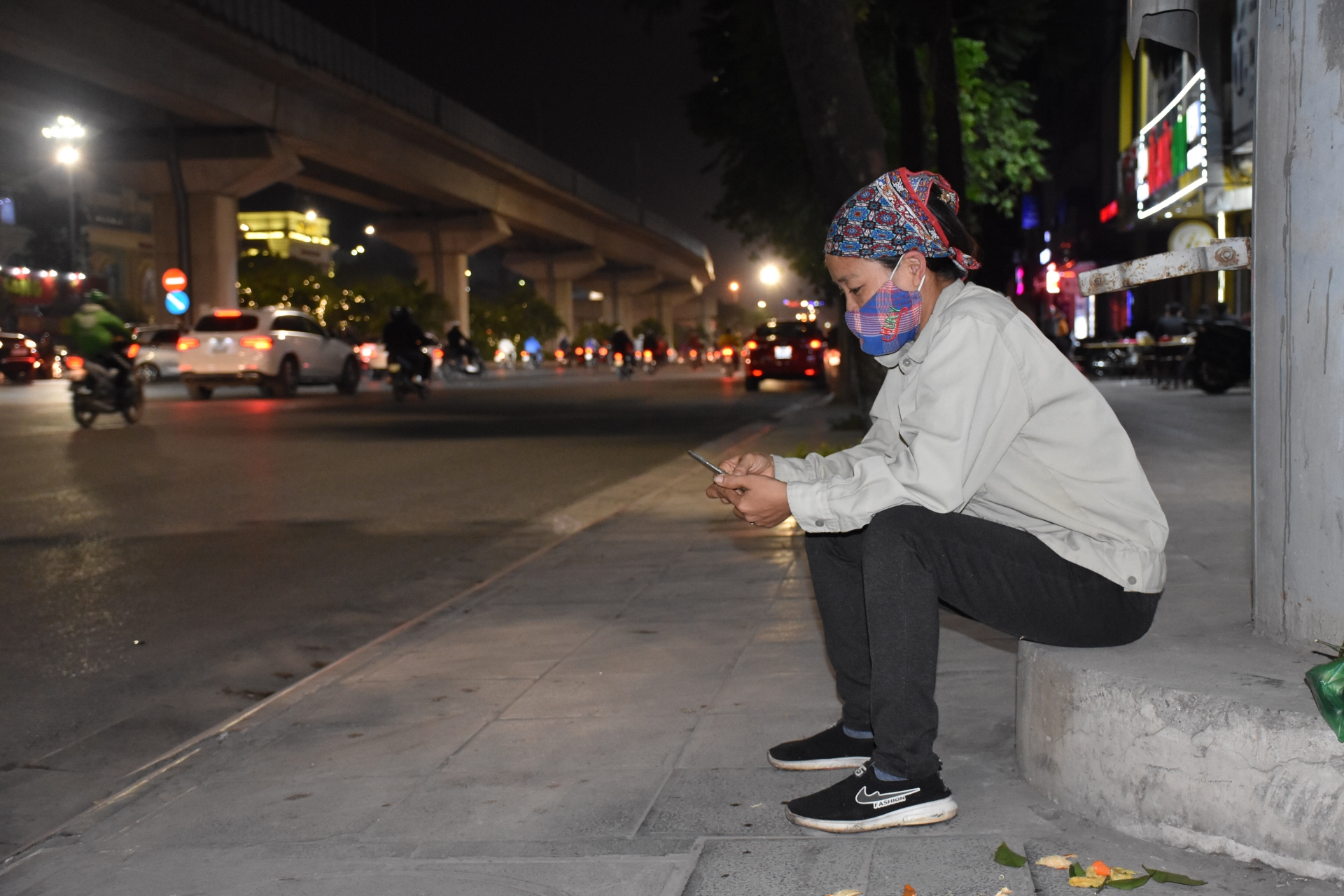 Những người giữ phố sạch sẽ trong đêm, ngay cả khi gió mùa đông bắc tràn về nhung nguoi giu pho sach se trong dem ngay ca khi gio mua dong bac tran ve