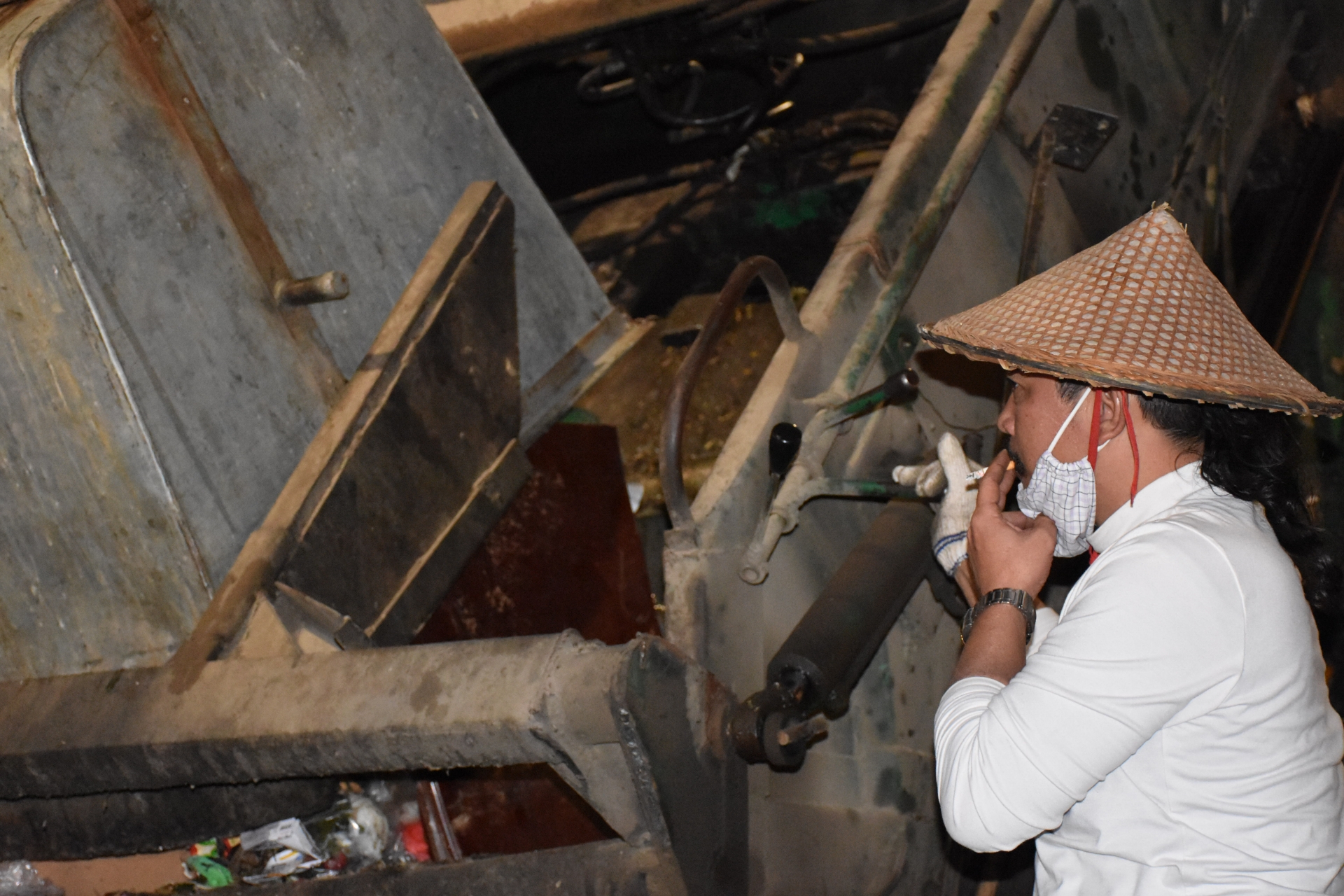 Những người giữ phố sạch sẽ trong đêm, ngay cả khi gió mùa đông bắc tràn về nhung nguoi giu pho sach se trong dem ngay ca khi gio mua dong bac tran ve