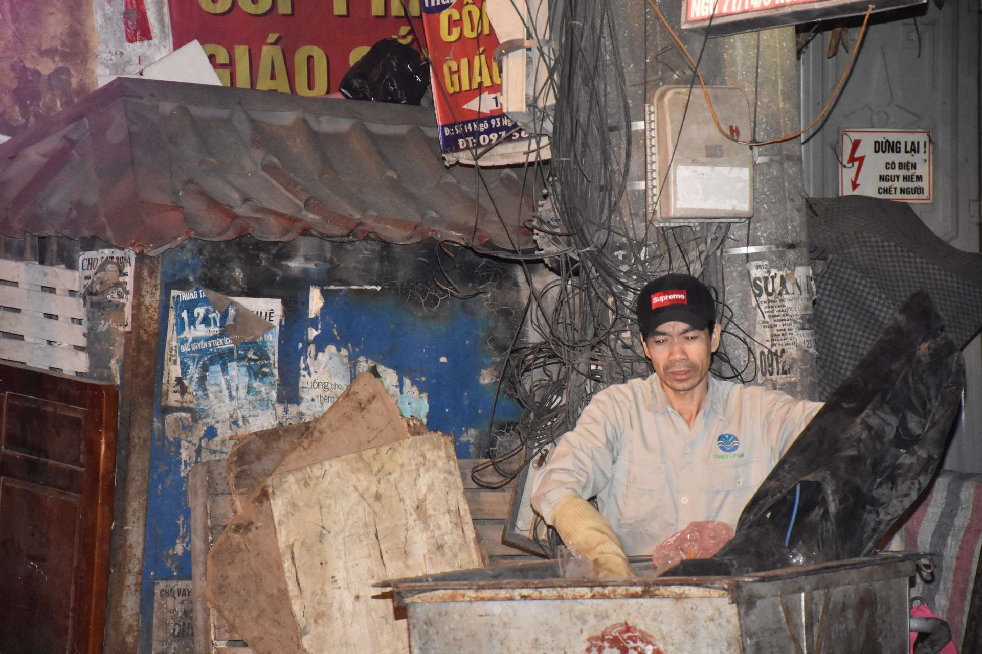 Những người giữ phố sạch sẽ trong đêm, ngay cả khi gió mùa đông bắc tràn về nhung nguoi giu pho sach se trong dem ngay ca khi gio mua dong bac tran ve