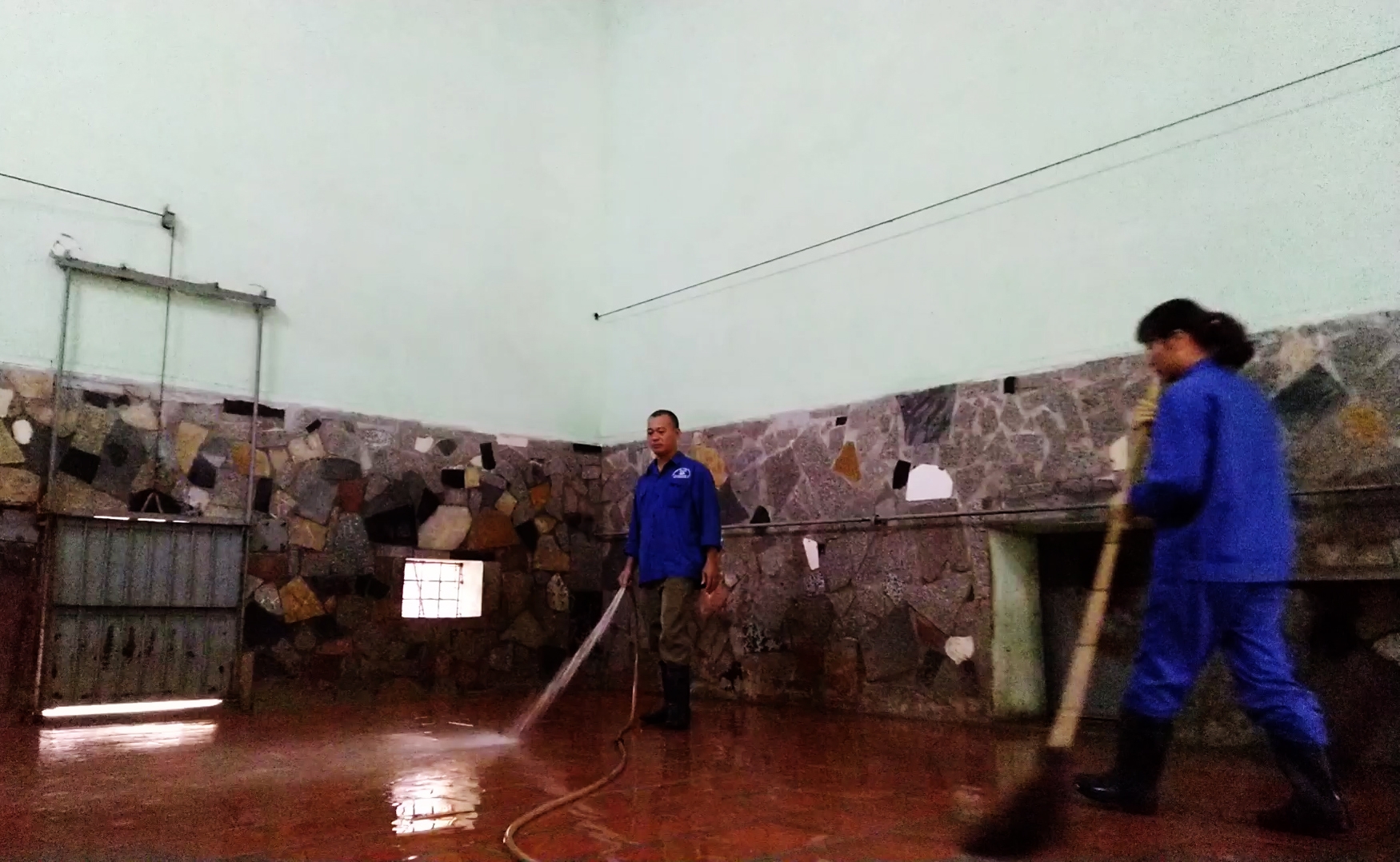 "Nhọc nhằn" công nhân nuôi thú dữ chạy xe ôm… để sống với nghề nhoc nhan cong nhan nuoi thu du chay xe om de song voi nghe